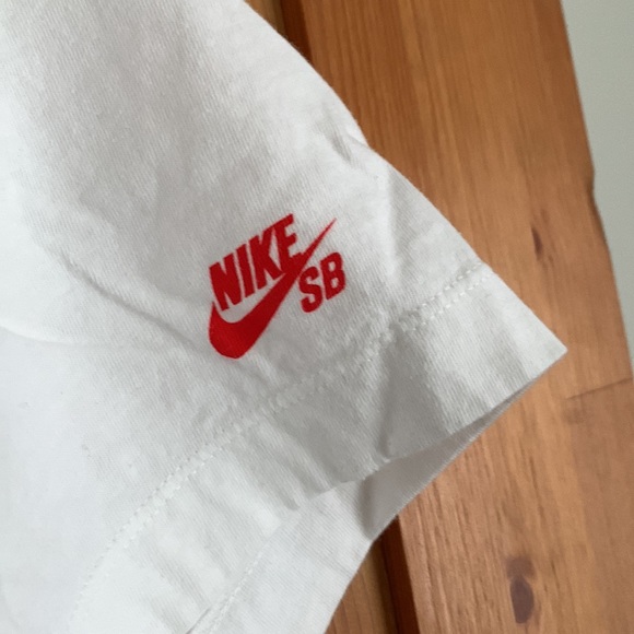 Nike T-Shirt - Picture 3 of 4